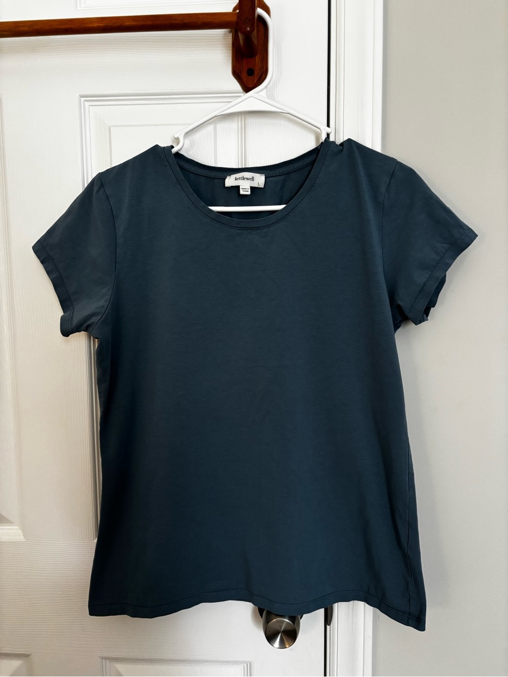 Kettlewell Women's Short Sleeve Tee Lot of 3 - Picture 2 of 9